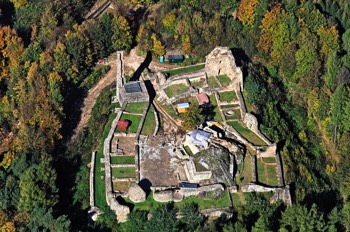 Luftbild aus der Endphase der Grabungen vom bekannten Münchner Luftbildarchäologen Klaus Leidorf vom 11. Oktober 2010.